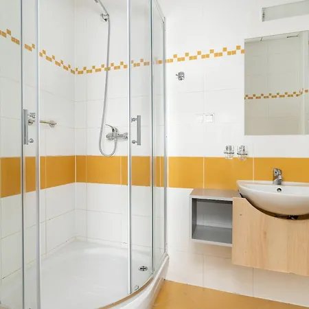 Daire Functional With Ac Lechicka Very Berry By Renters Poznan