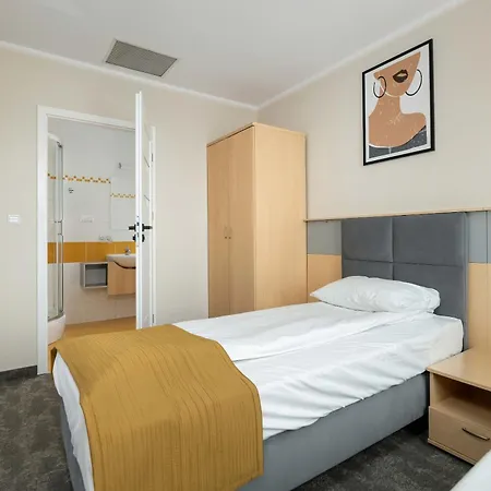 Functional With Ac Lechicka Very Berry By Renters Apartment *