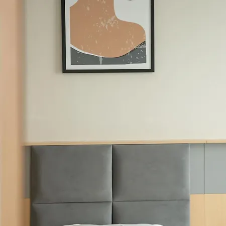 Functional With Ac Lechicka Very Berry By Renters Apartment
