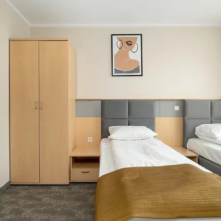 Functional With Ac Lechicka Very Berry By Renters Apartment *