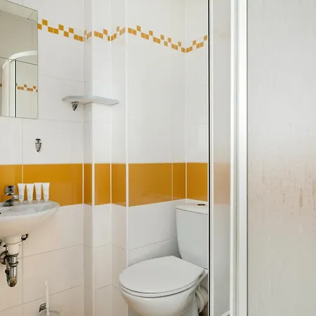 Functional With Ac Lechicka Very Berry By Renters *