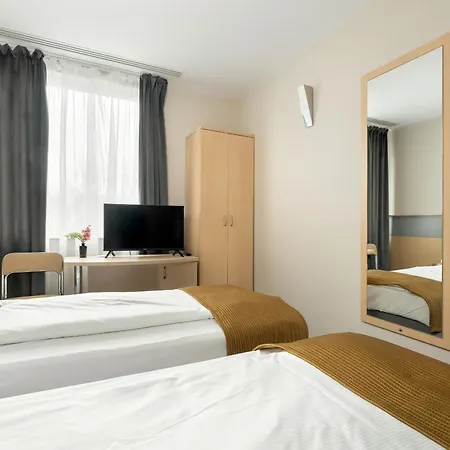 Functional With Ac Lechicka Very Berry By Renters Apartment *